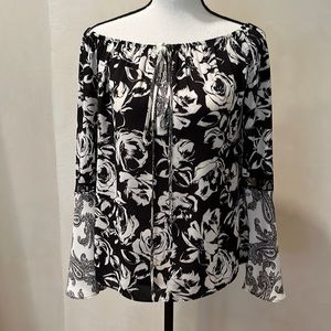 - White House Black Market Ladies Blouse